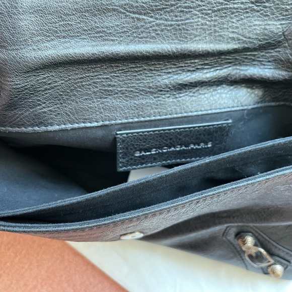 Balenciaga cluth - Picture 3 of 5